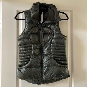 Lululemon Vest. Green. Size 6. Like new.